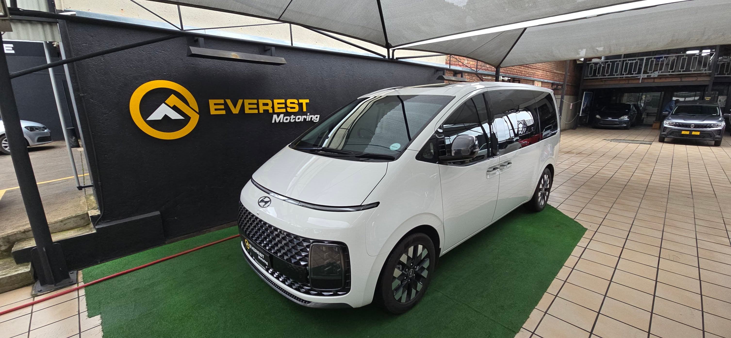 Hyundai Staria 2.2D Luxury A/T