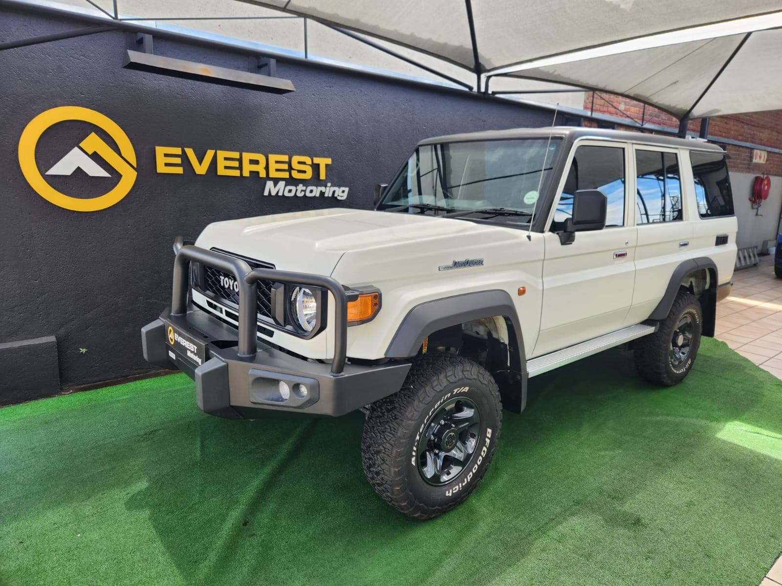 Toyota Land Cruiser 76 2.8 A/T VX