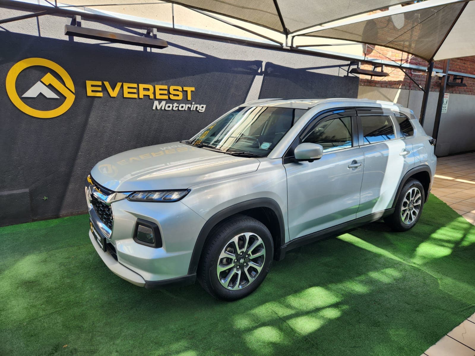 Silver 2024 Suzuki Grand Vitara 1.5 GLX Auto, front three-quarter view, displayed at Everest Motoring.