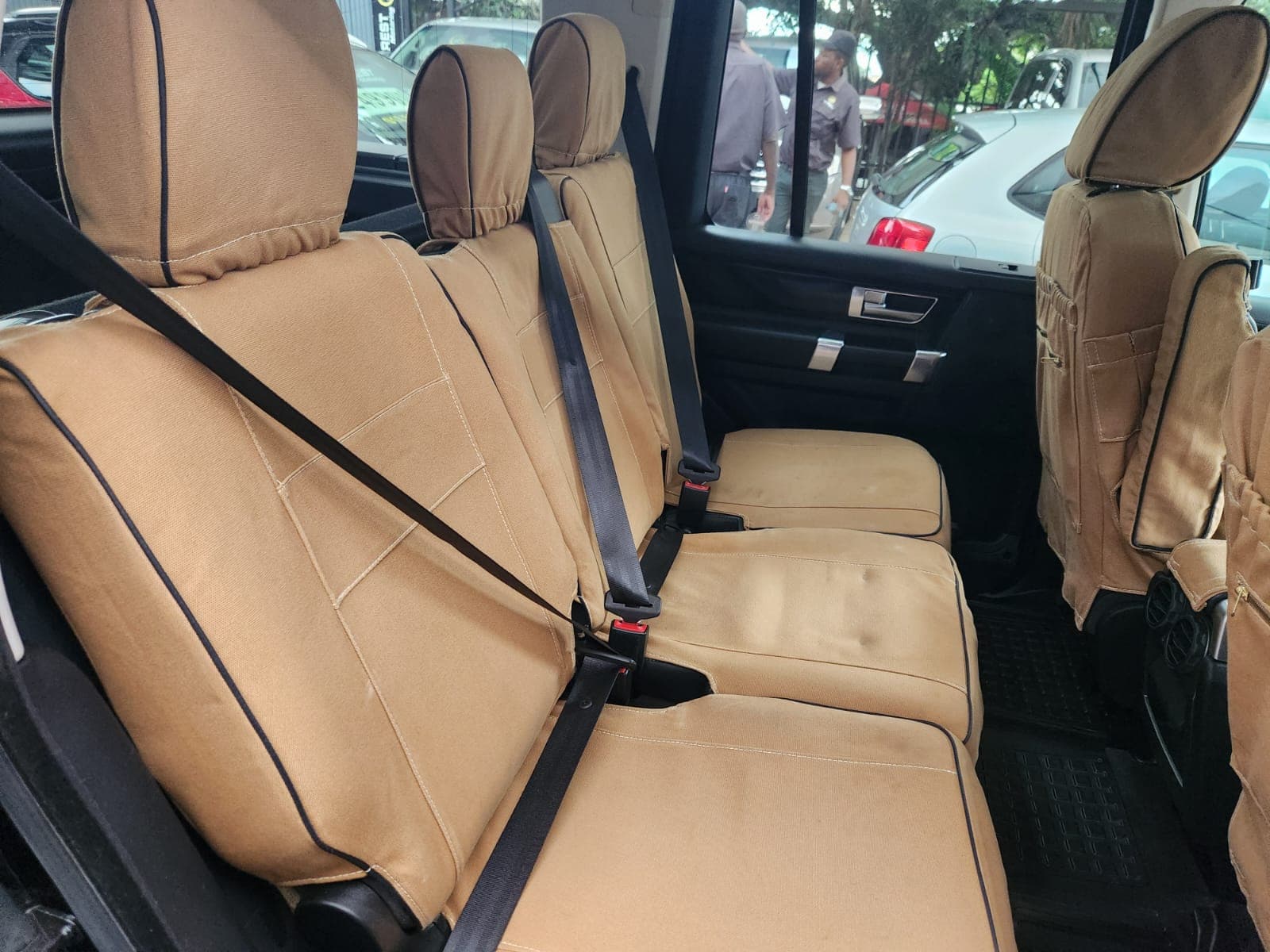 2016 Land Rover Discovery 4 3.0 SD V6 Landmark - view 3