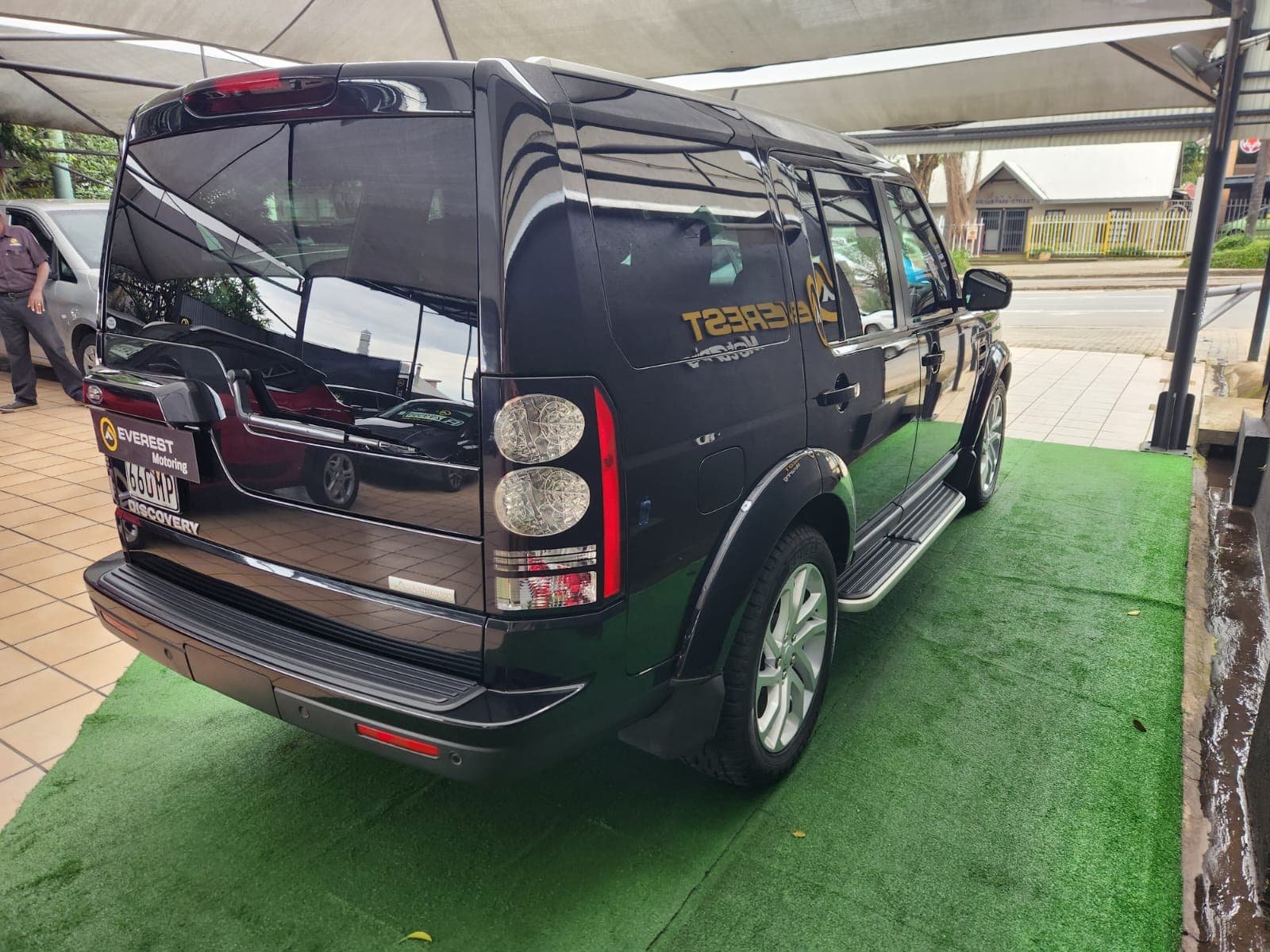 2016 Land Rover Discovery 4 3.0 SD V6 Landmark - view 9