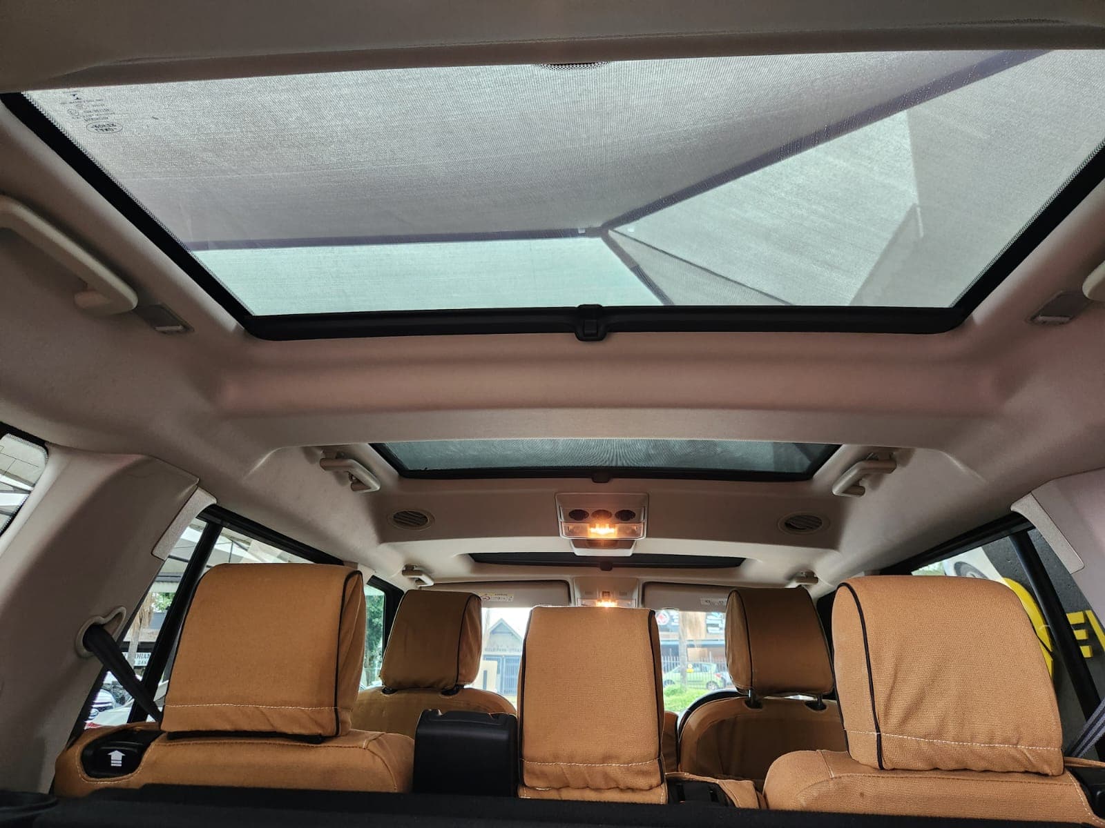 2016 Land Rover Discovery 4 3.0 SD V6 Landmark - view 14