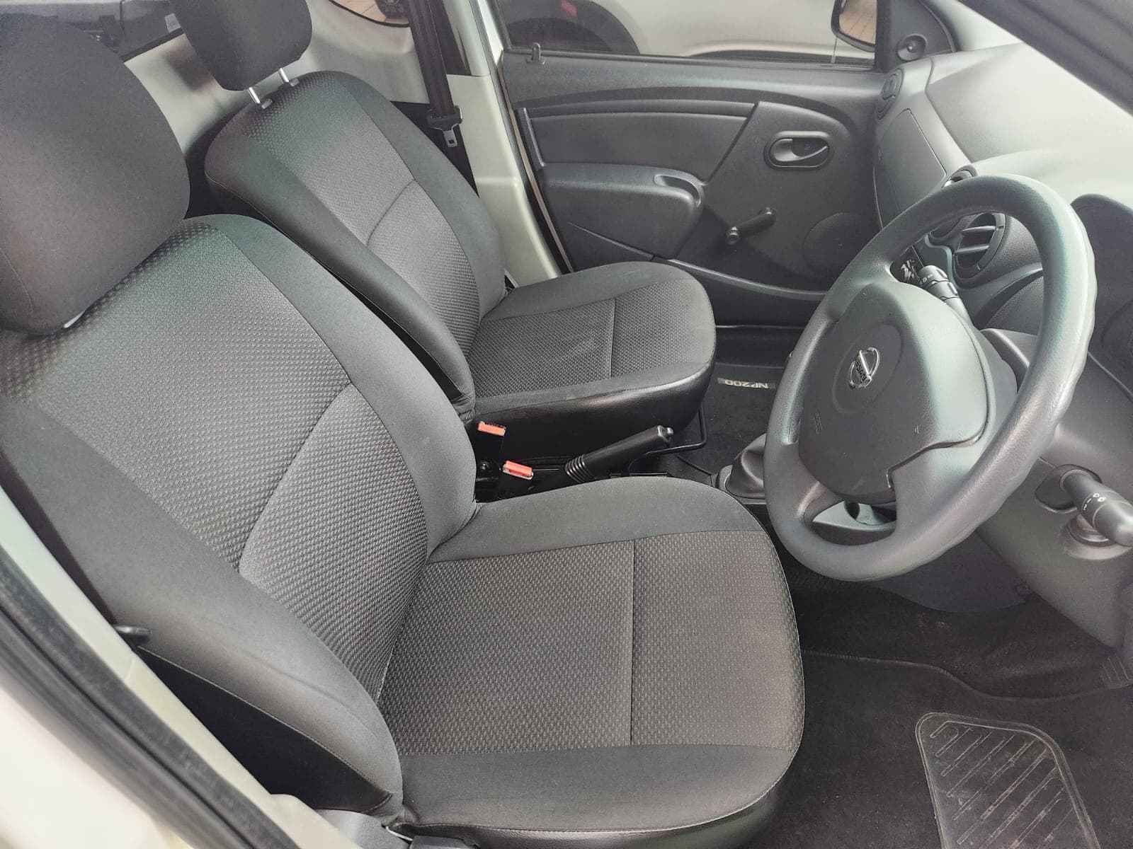 2022 Nissan NP200 1.6 A/C Safety Pack - view 3