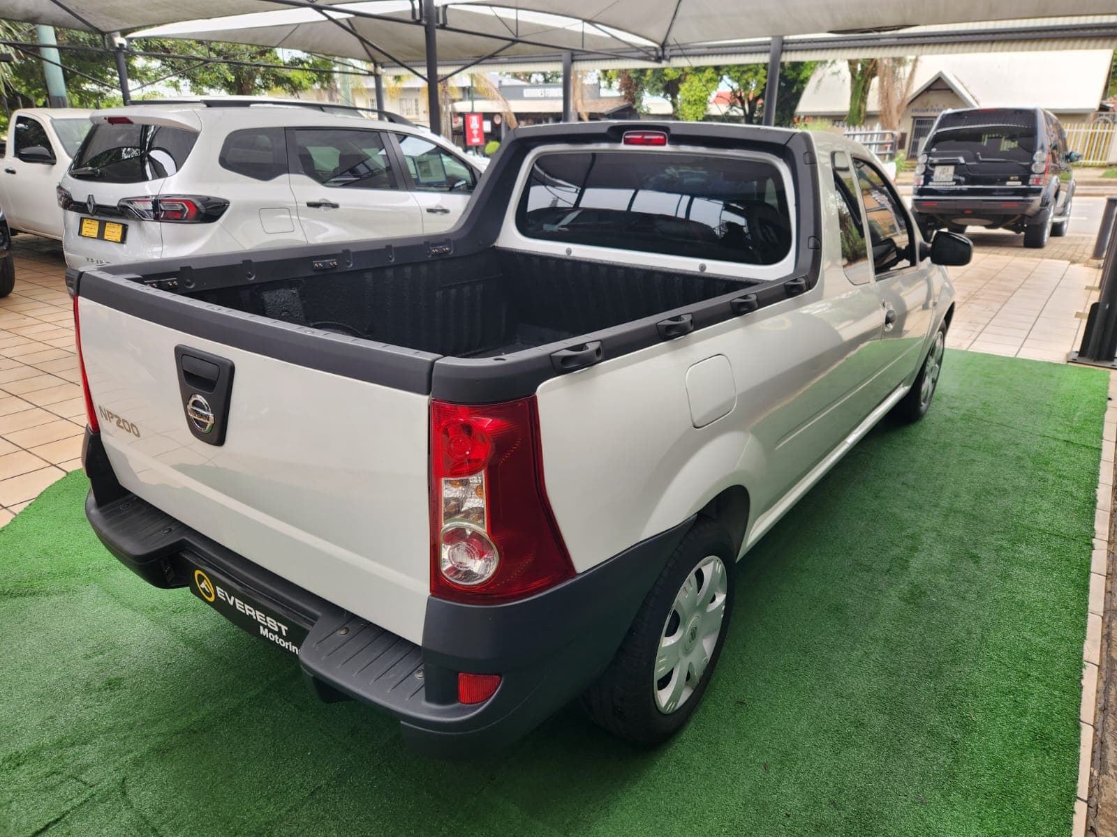 2022 Nissan NP200 1.6 A/C Safety Pack - view 9