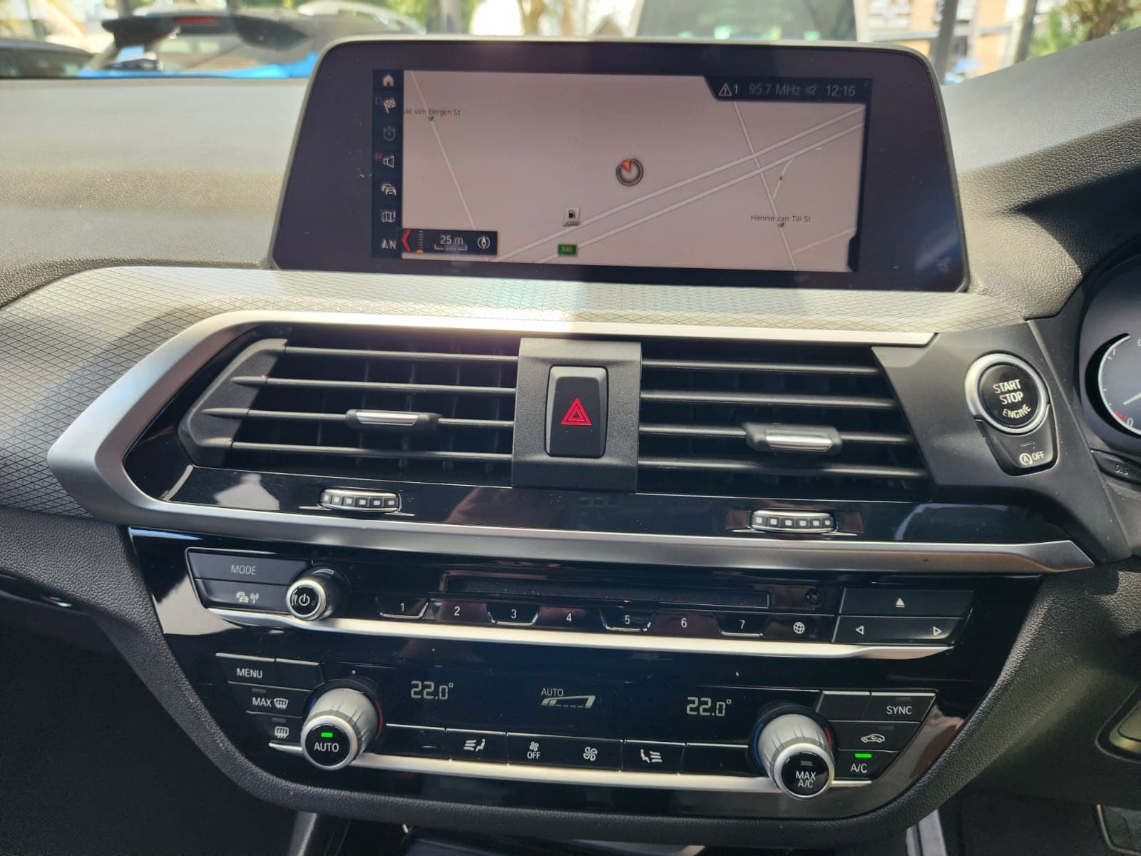2020 BMW X3 xDrive20d - view 16
