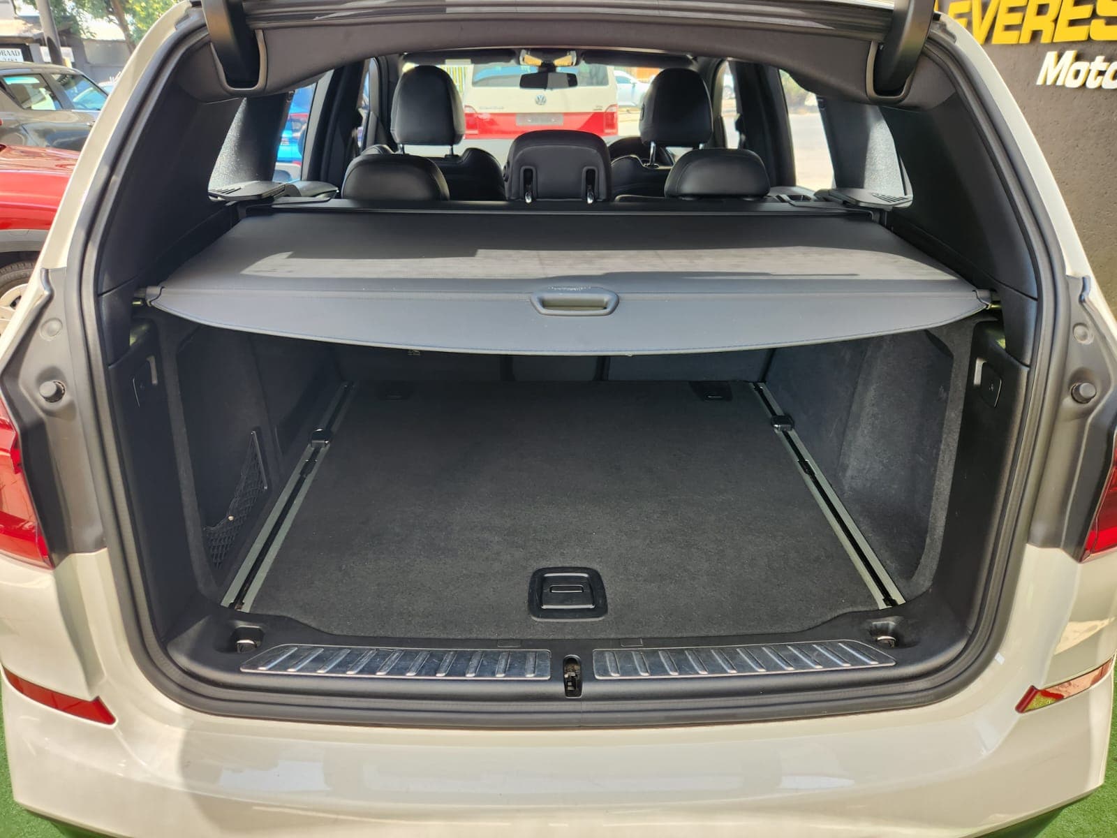 2020 BMW X3 xDrive20d - view 19
