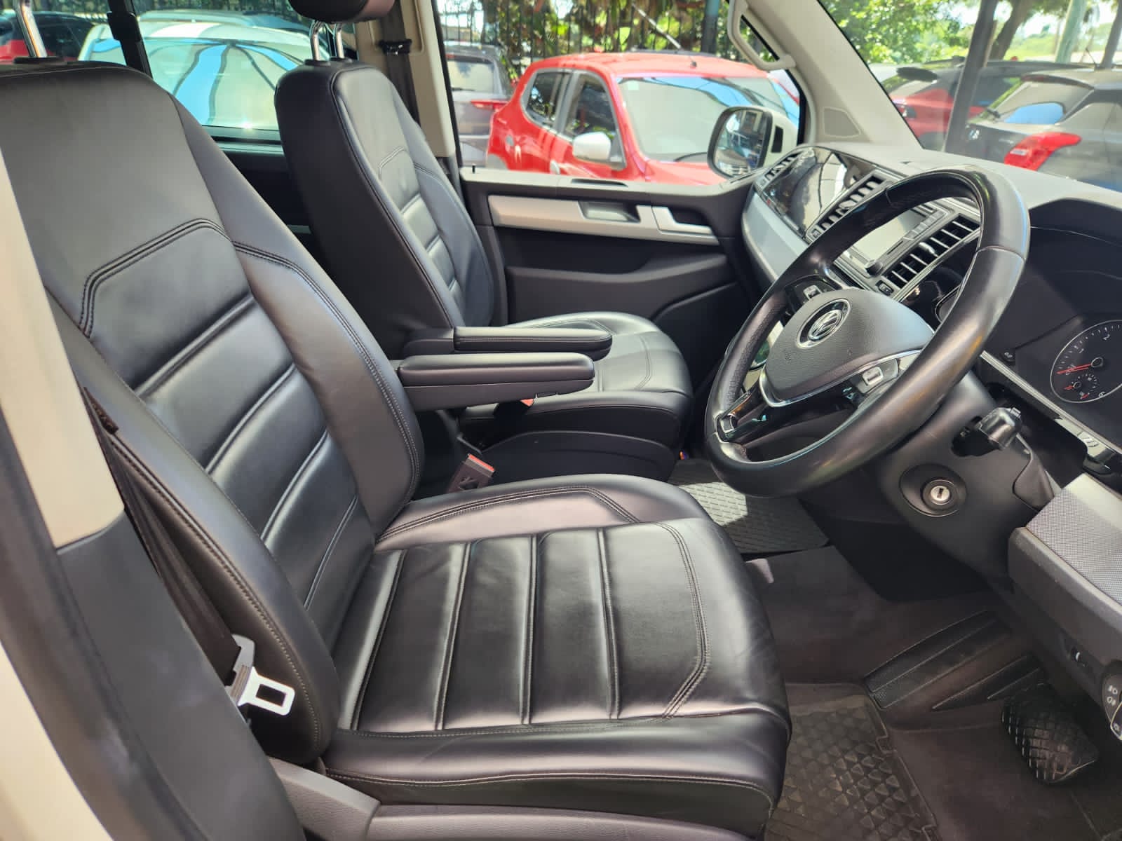2017 Volkswagen Caravelle T6 2.0 BiTDI Highline Auto 4Motion - view 12