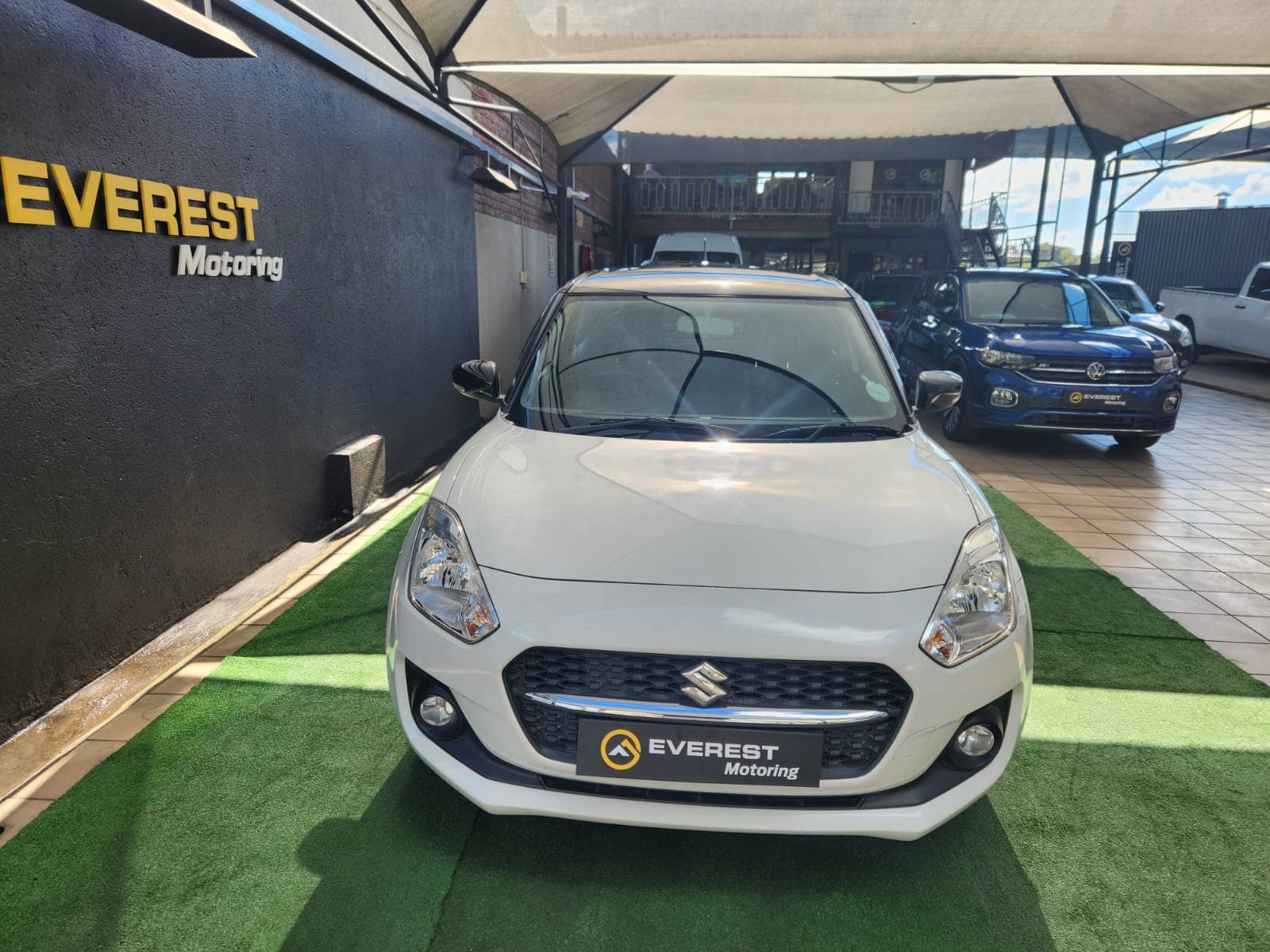 2023 Suzuki Swift 1.5 GLX 5Dr Manual - view 9