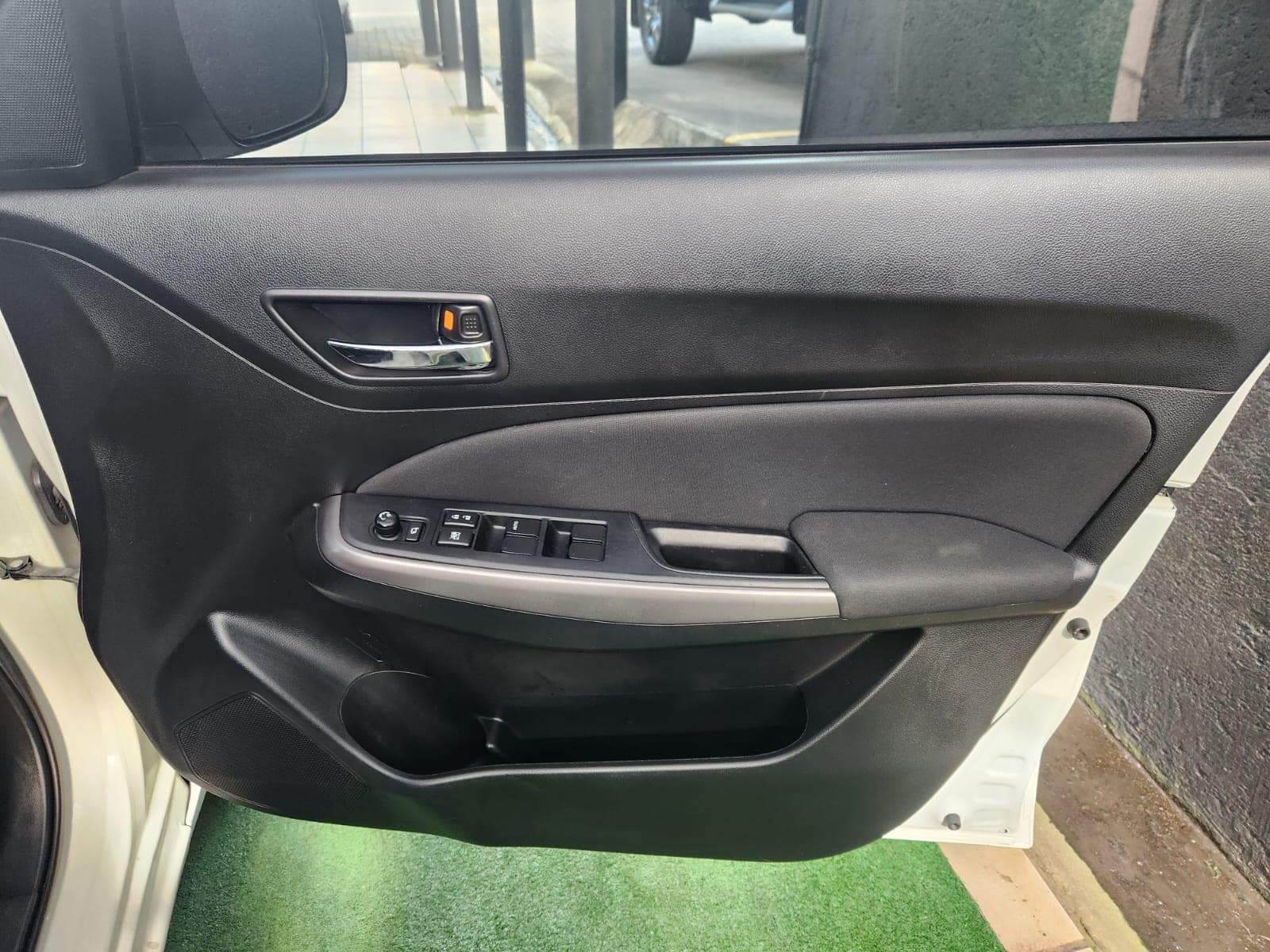2023 Suzuki Swift 1.5 GLX 5Dr Manual - view 10