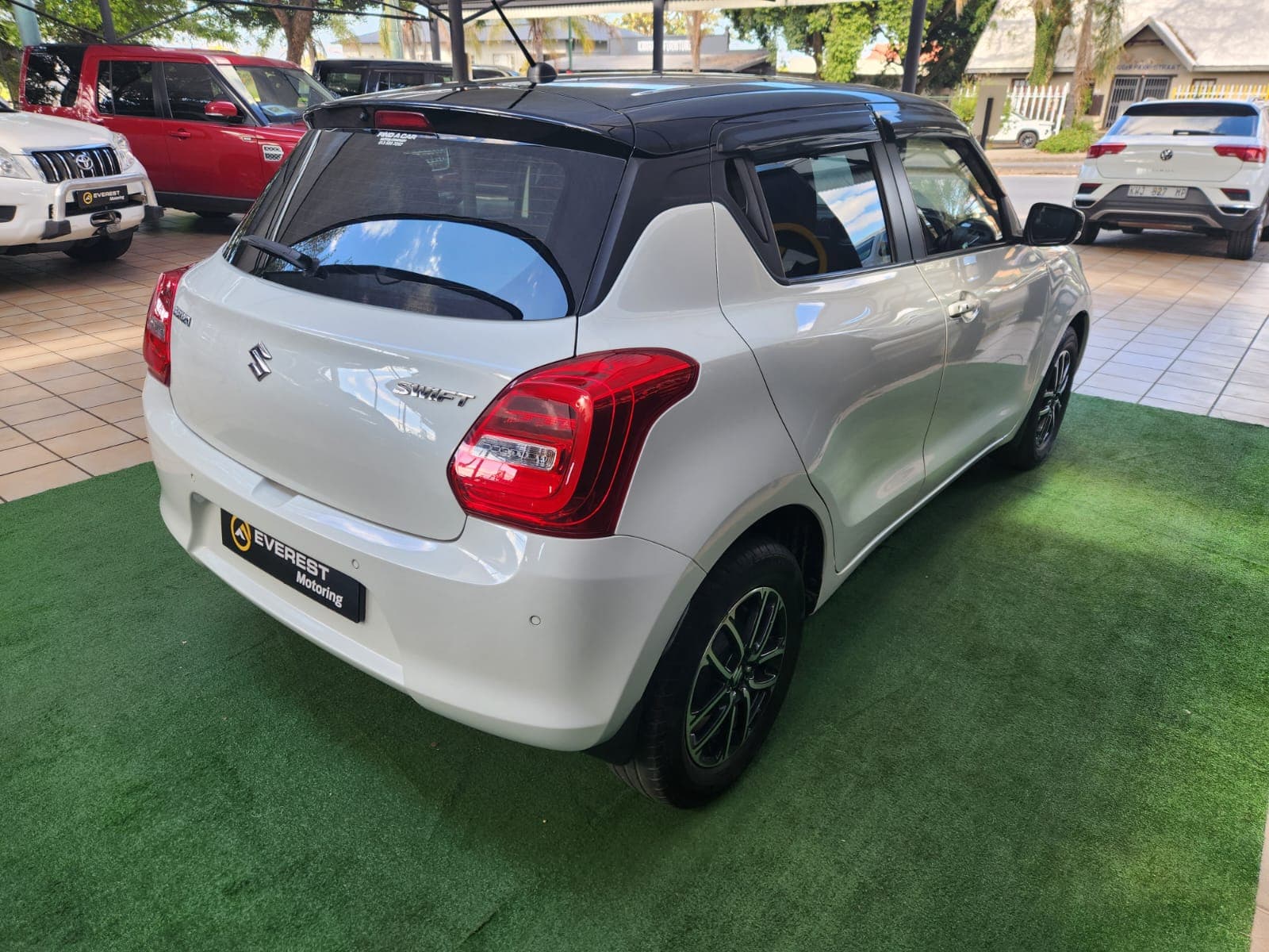 2023 Suzuki Swift 1.5 GLX 5Dr Manual - view 11