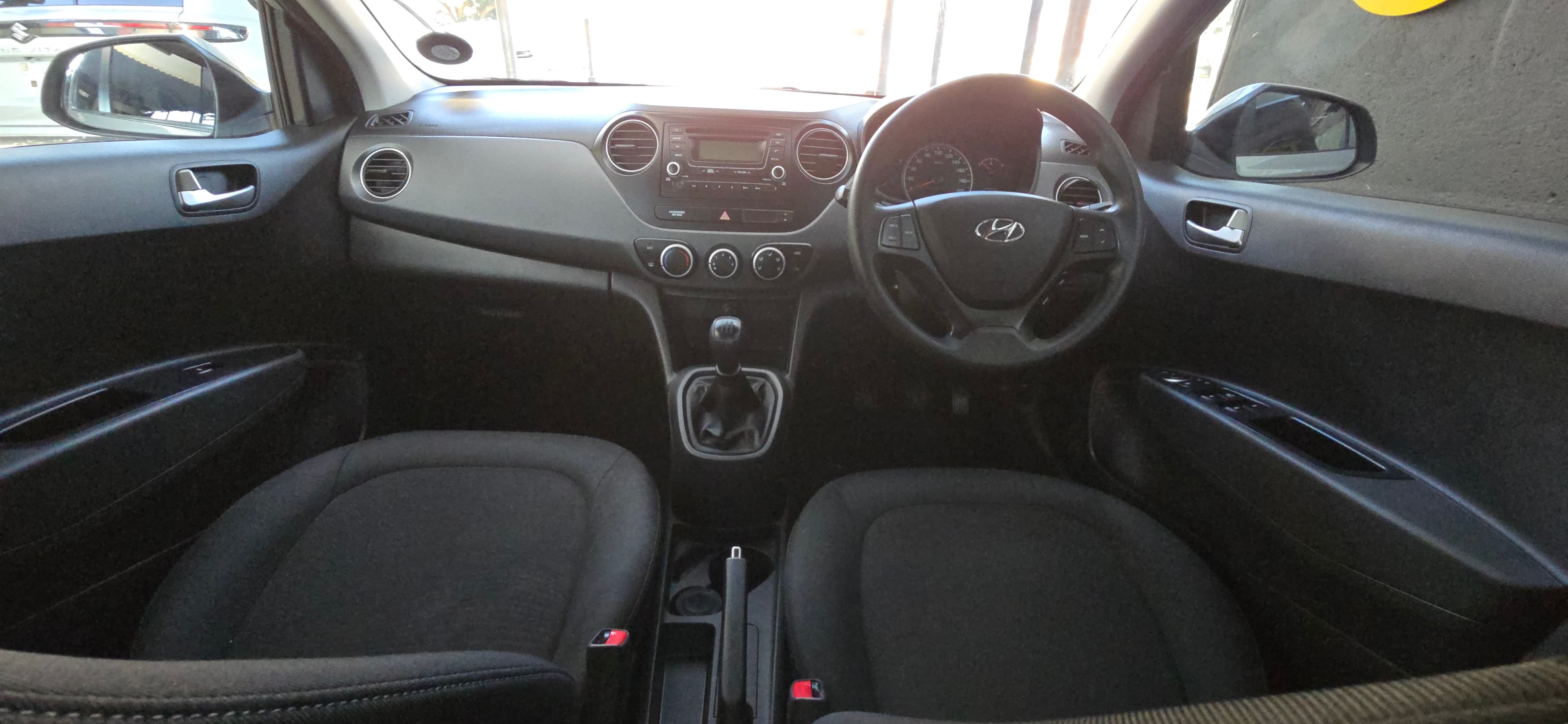 2017 Hyundai Grand i10 1.25 Fluid - view 2